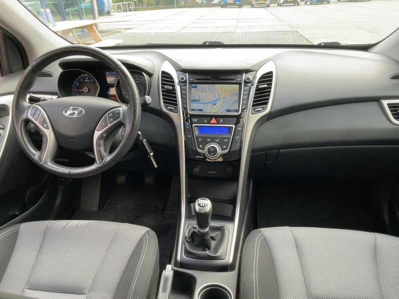 Hyundai i30 1.6 GDI Style 2013 – снимка 17