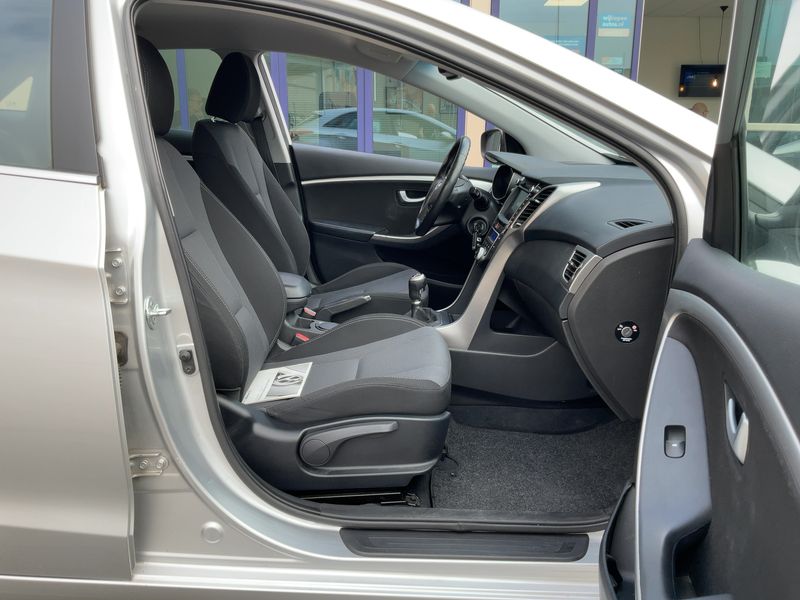 Hyundai i30 1.6 GDI Style 2013 – снимка 16