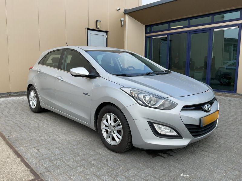 Hyundai i30 1.6 GDI Style 2013 – снимка 12