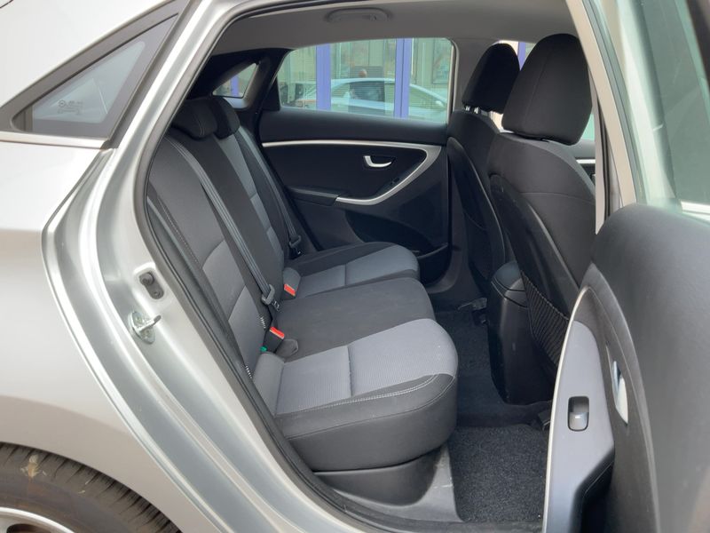 Hyundai i30 1.6 GDI Style 2013 – снимка 19
