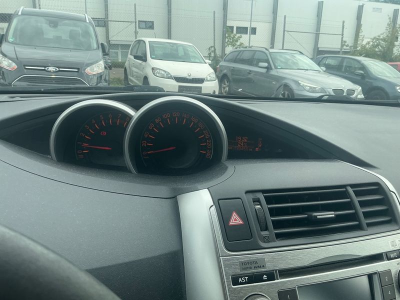 Toyota Verso 1.8 Edition 2011 – снимка 19