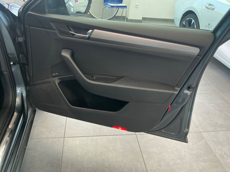 Skoda Superb 2.0 TDI Style 2017 – снимка 21