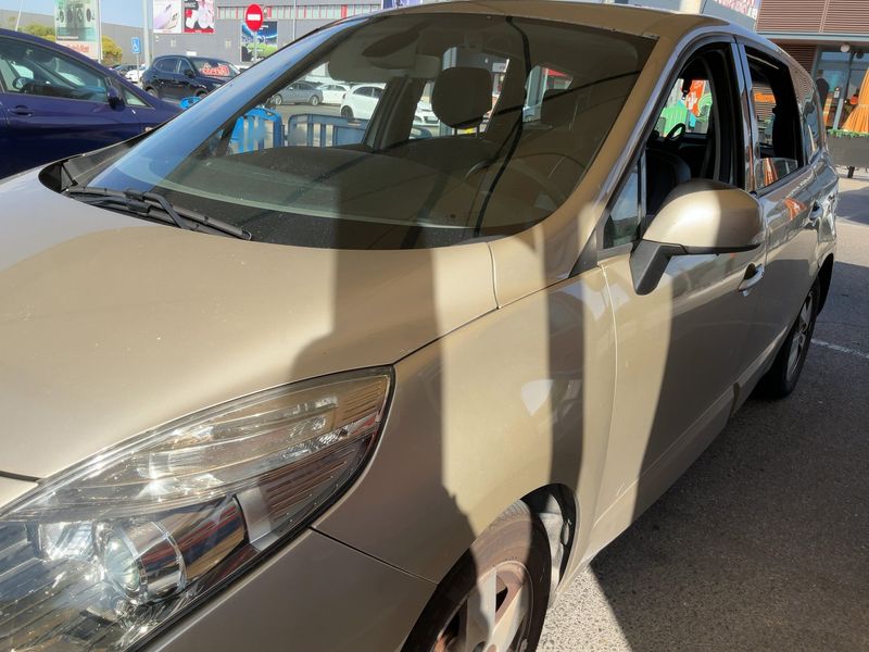 Renault Grand Scenic 1.5 dCi Dynamique 2011 – снимка 2