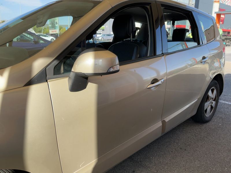 Renault Grand Scenic 1.5 dCi Dynamique 2011 – снимка 4