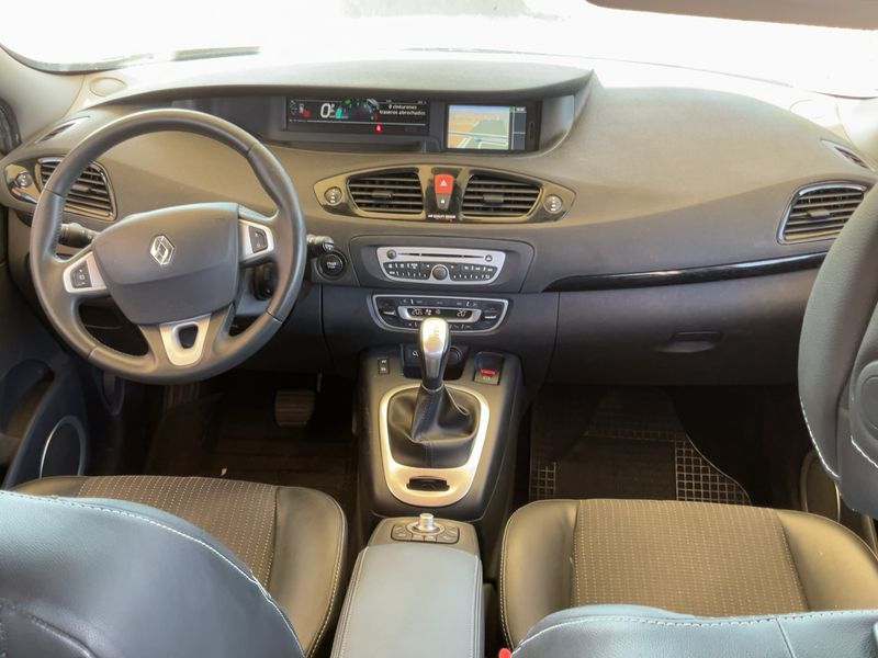 Renault Grand Scenic 1.5 dCi Dynamique 2011 – снимка 17