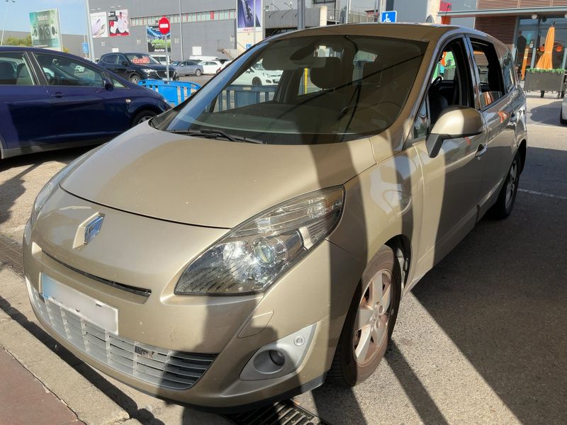 Renault Grand Scenic 1.5 dCi Dynamique 2011 – снимка 1