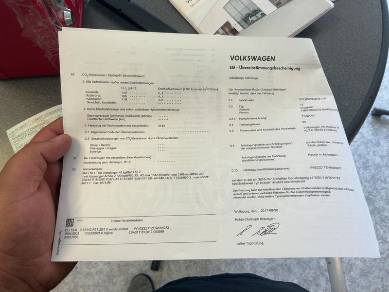 Volkswagen Touran 1.6 TDI Sound BlueMotion Tech 2017 – снимка 21