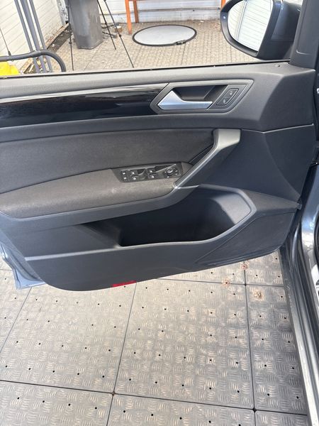 Volkswagen Touran 1.6 TDI Sound BlueMotion Tech 2017 – снимка 31