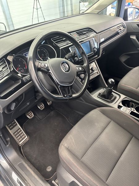 Volkswagen Touran 1.6 TDI Sound BlueMotion Tech 2017 – снимка 33