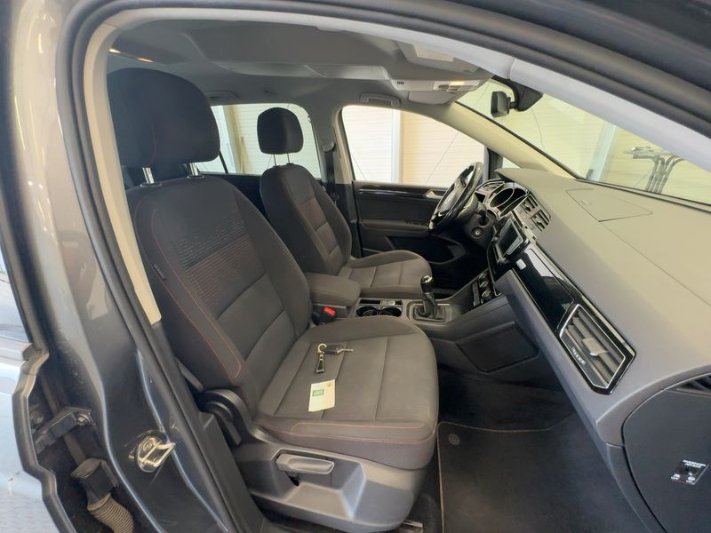 Volkswagen Touran 1.6 TDI Sound BlueMotion Tech 2017 – снимка 16