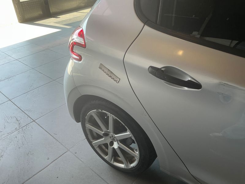 Peugeot 208 1.6 HDi Affaire Pack CD Clim 2012 – снимка 24