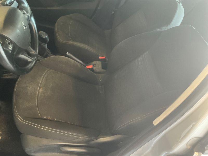 Peugeot 208 1.6 HDi Affaire Pack CD Clim 2012 – снимка 33
