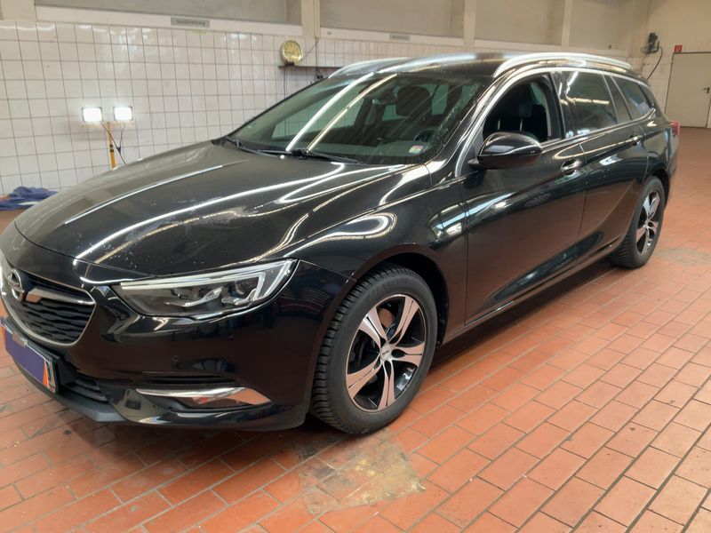 Opel Insignia Sports Tourer 2.0 CDTI Innovation 4x4 2019 – снимка 2