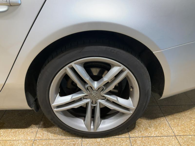 Audi A4 2.0 TDI Ambiente 2012 – снимка 17