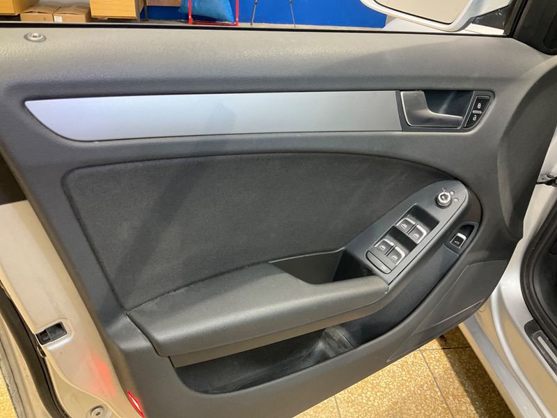 Audi A4 2.0 TDI Ambiente 2012 – снимка 31
