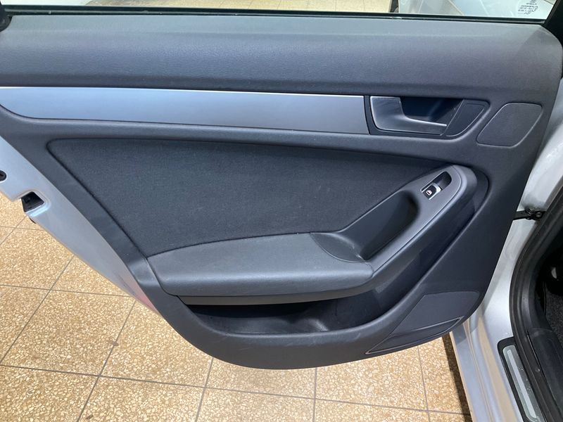 Audi A4 2.0 TDI Ambiente 2012 – снимка 30