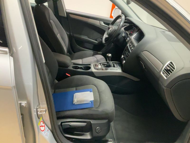 Audi A4 2.0 TDI Ambiente 2012 – снимка 11