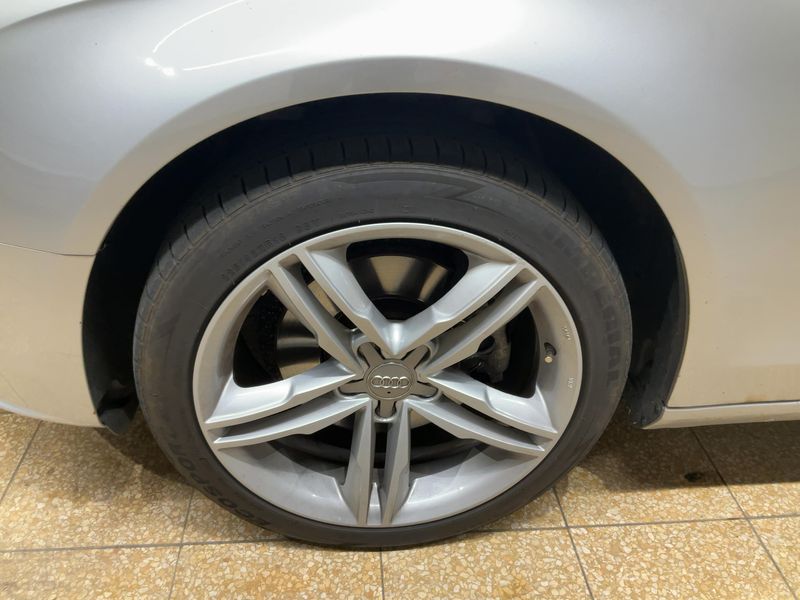 Audi A4 2.0 TDI Ambiente 2012 – снимка 16