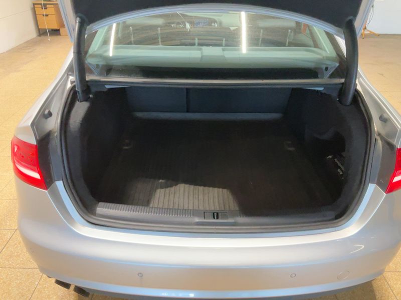Audi A4 2.0 TDI Ambiente 2012 – снимка 10