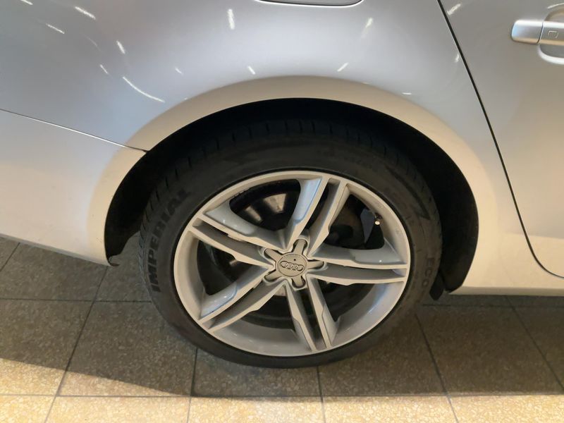 Audi A4 2.0 TDI Ambiente 2012 – снимка 18