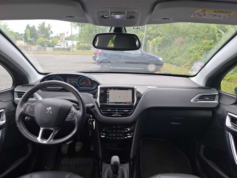 Peugeot 2008 1.2 PureTech Allure 2015 – снимка 11