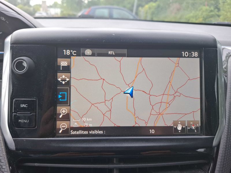 Peugeot 2008 1.2 PureTech Allure 2015 – снимка 13