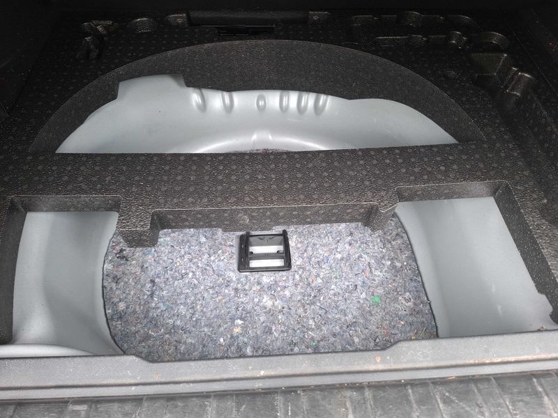 Peugeot 2008 1.2 PureTech Allure 2015 – снимка 32