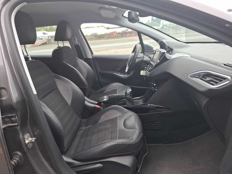 Peugeot 2008 1.2 PureTech Allure 2015 – снимка 10