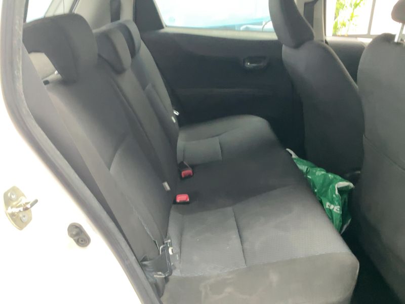 Toyota Yaris 1.5 Hybrid Lounge 2013 – снимка 19