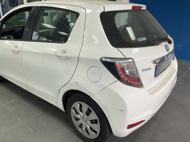 Toyota Yaris 1.5 Hybrid Lounge 2013 – снимка 6