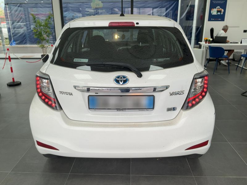 Toyota Yaris 1.5 Hybrid Lounge 2013 – снимка 7