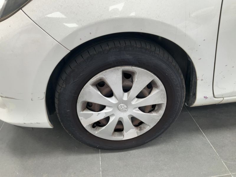 Toyota Yaris 1.5 Hybrid Lounge 2013 – снимка 3