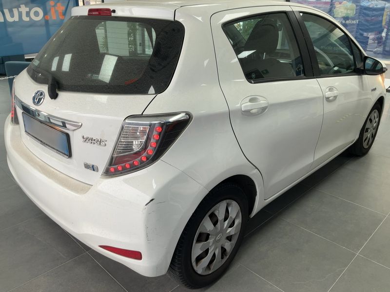Toyota Yaris 1.5 Hybrid Lounge 2013 – снимка 8