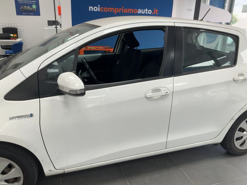 Toyota Yaris 1.5 Hybrid Lounge 2013 – снимка 4