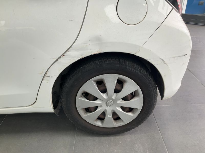 Toyota Yaris 1.5 Hybrid Lounge 2013 – снимка 5