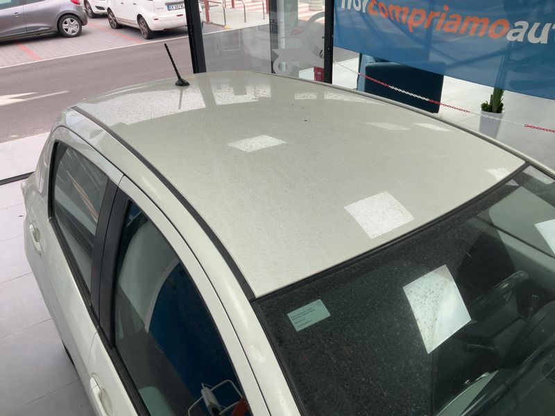 Toyota Yaris 1.5 Hybrid Lounge 2013 – снимка 13