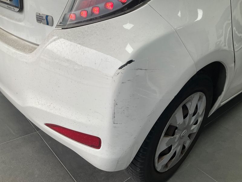 Toyota Yaris 1.5 Hybrid Lounge 2013 – снимка 32