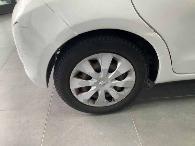 Toyota Yaris 1.5 Hybrid Lounge 2013 – снимка 9