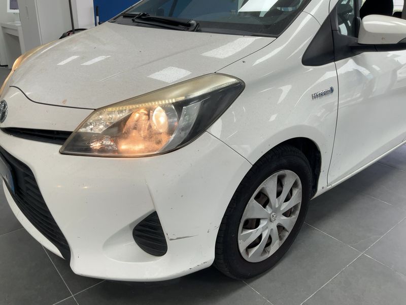 Toyota Yaris 1.5 Hybrid Lounge 2013 – снимка 2