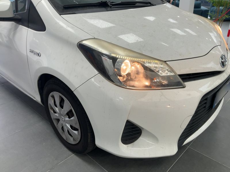 Toyota Yaris 1.5 Hybrid Lounge 2013 – снимка 12