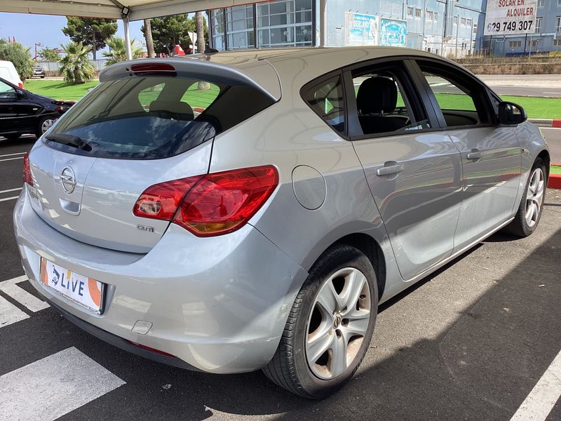 Opel Astra 1.7 CDTI Enjoy 2011 – снимка 2