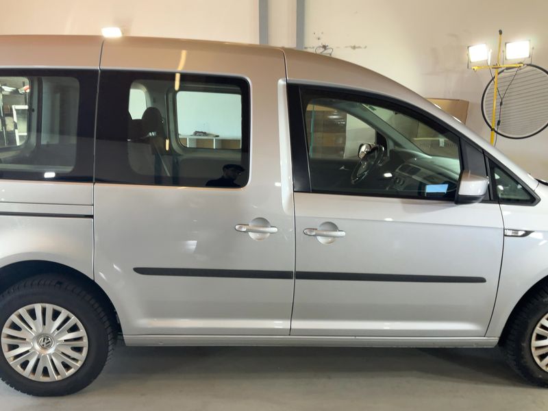 Volkswagen Caddy 2.0 TDI Trendline BlueMotion Tech НЕЗАБАВНА ПОКУПКА снимка 12