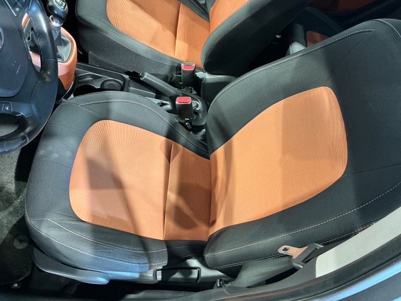 Hyundai i10 1.0 Intro Edition 2014 – снимка 24