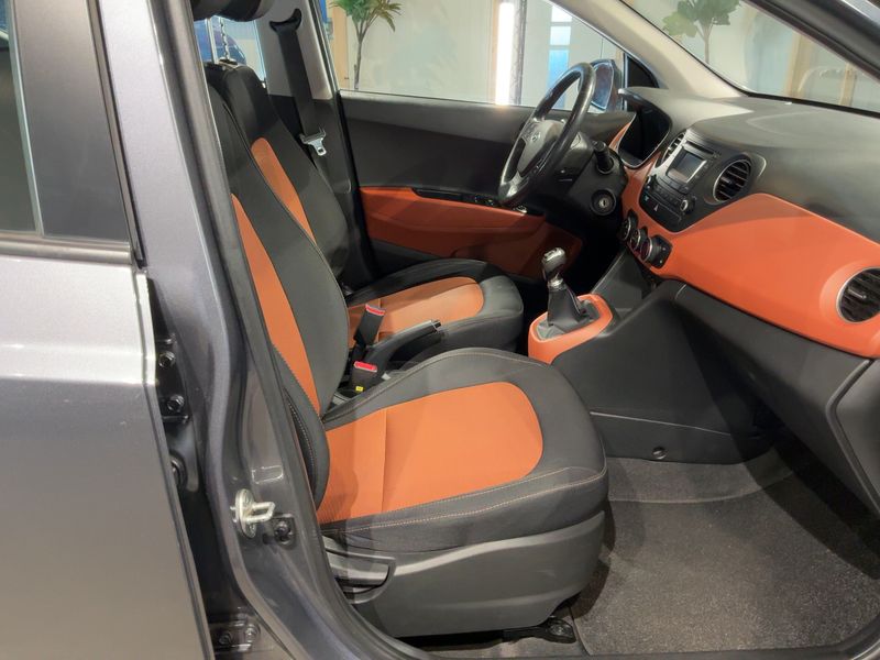 Hyundai i10 1.0 Intro Edition 2014 – снимка 16