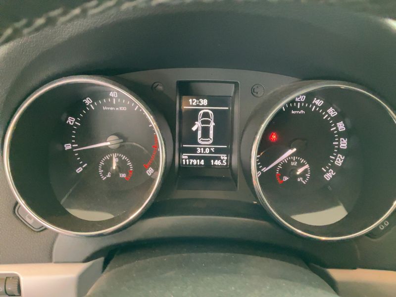 Skoda Yeti 1.8 TSI Ambition Plus Edition 4x4 2011 – снимка 19