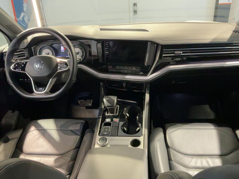 Volkswagen Touareg 3.0 V6 TDI R-Line 4Motion 2021 – снимка 17