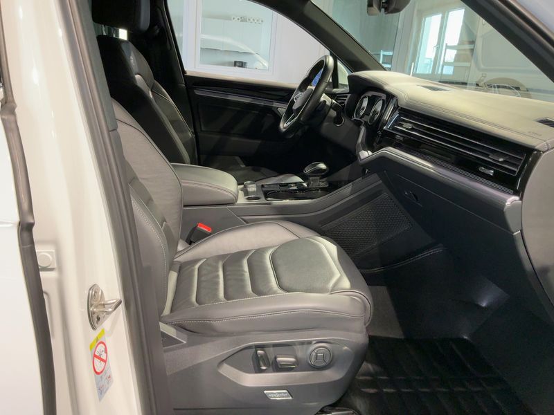 Volkswagen Touareg 3.0 V6 TDI R-Line 4Motion 2021 – снимка 16