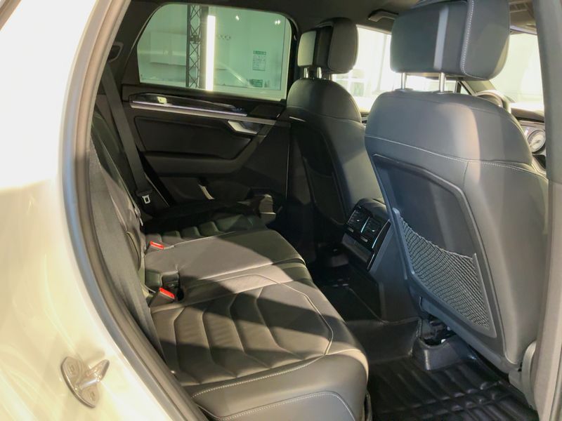 Volkswagen Touareg 3.0 V6 TDI R-Line 4Motion 2021 – снимка 19