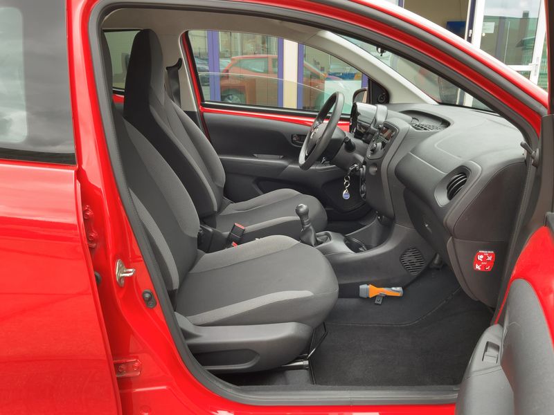 Toyota Aygo 1.0 VVT-i X-Fun 2019 – снимка 16