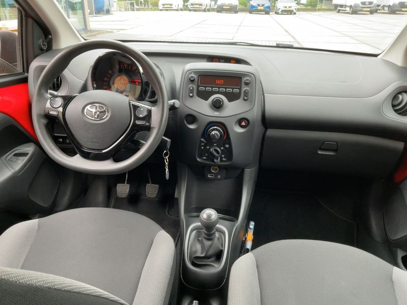 Toyota Aygo 1.0 VVT-i X-Fun 2019 – снимка 17